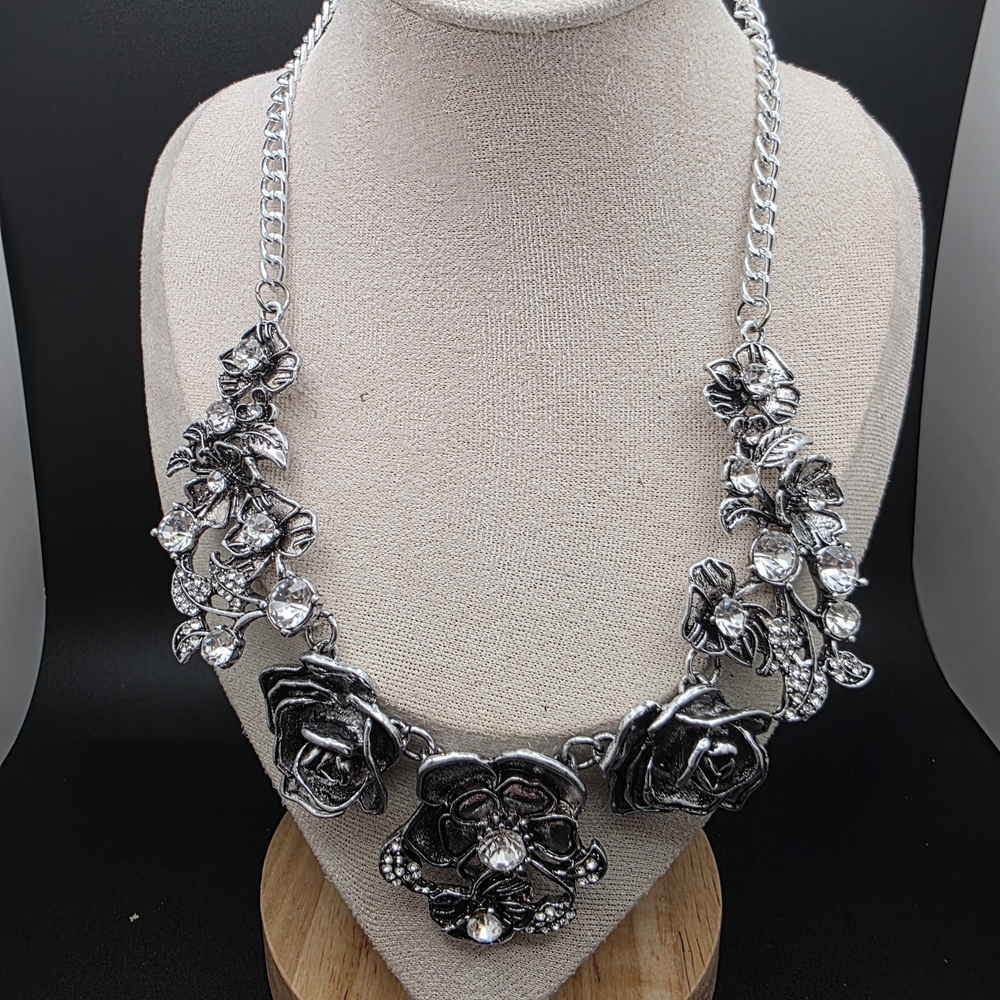Floral Silver Necklace (1382)